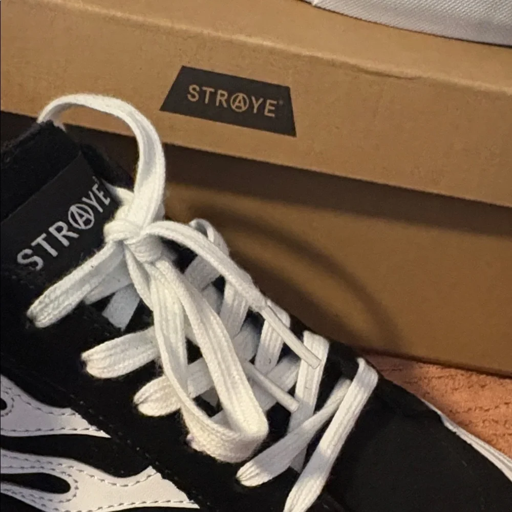STRAYE Logan Vintage Black suede white flame skater sneakers, size US Menโs 10 - Picture 3 of 11